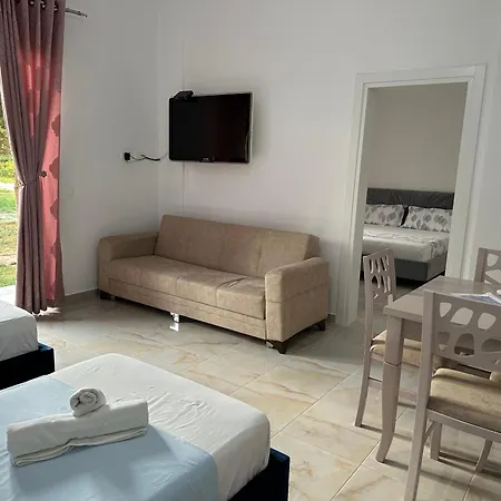 Shell Golem 1 Guest house Golem (Tirana)