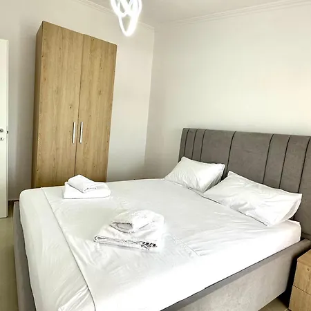 Shell Golem 1 Guest house Golem (Tirana)